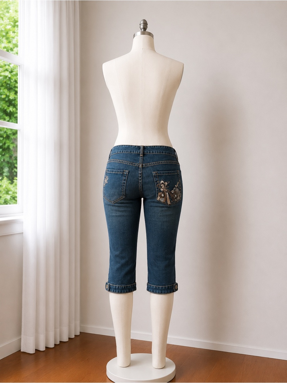 NWT Dark Blue 3D Capri Pants